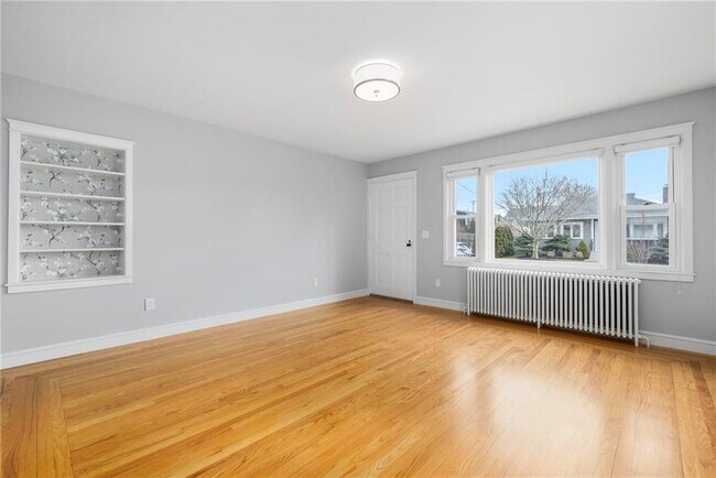 Building Photo - 5 Holten Ave