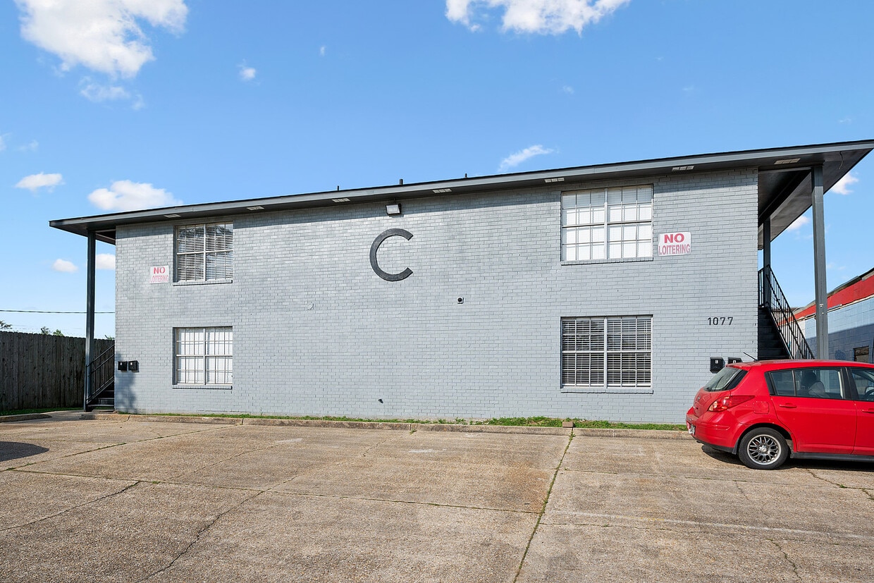 Primary Photo - 1077 N Donmoor Ave