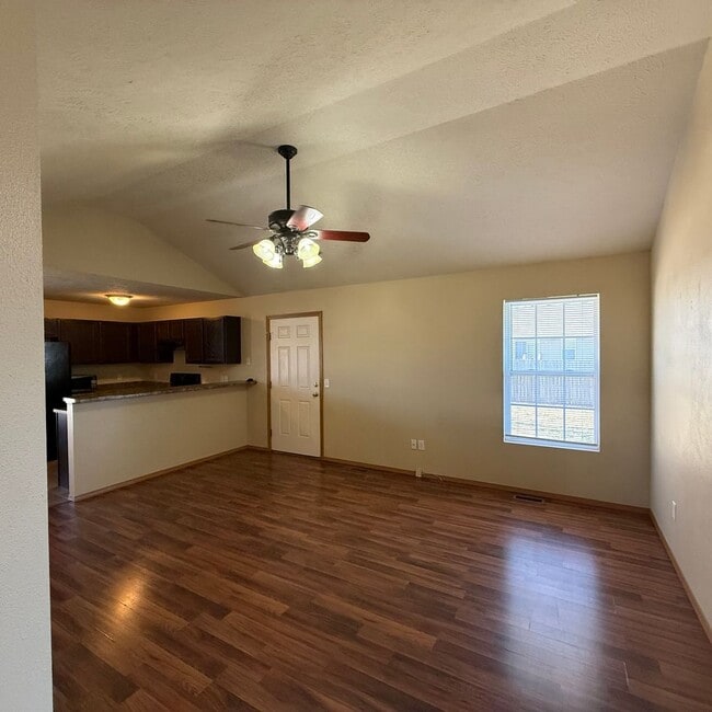 Building Photo - 3 bedroom 2 bath home in Willard School District