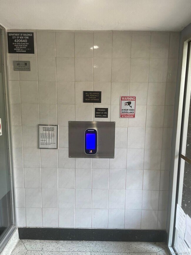 Foto del edificio - 151-05 Cross Island Pkwy