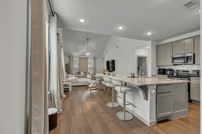 Building Photo - 4011 Logan Dr
