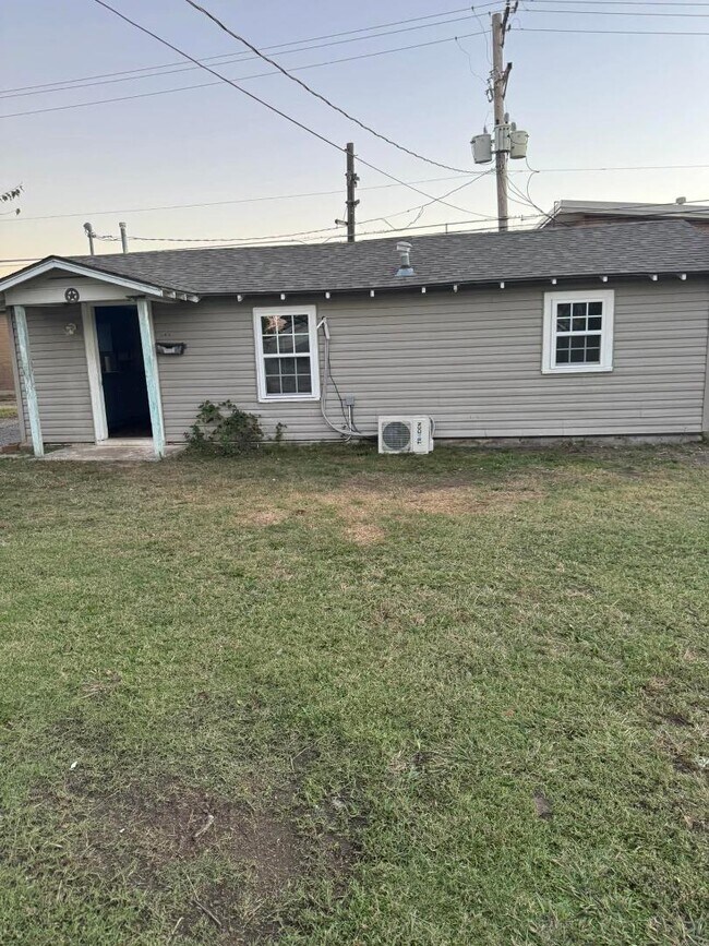 Foto del edificio - 318 1/2 W 5th St