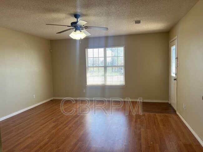 Foto del edificio - 1329 E 25th St