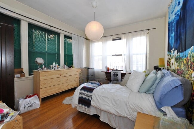 Foto del edificio - 215 Saint Paul St