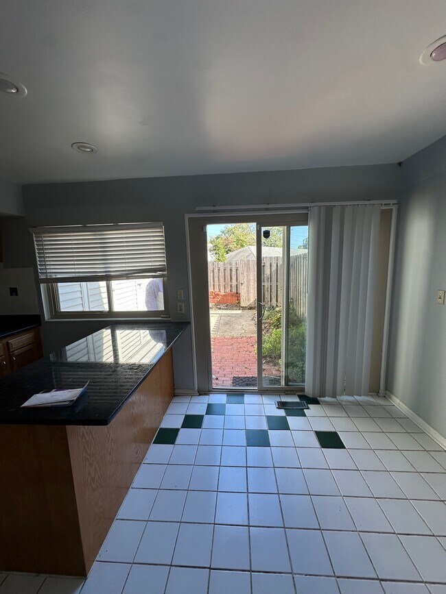 Foto del edificio - 1008 Manor Ln