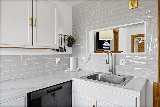 Foto del edificio - 1418 Kingshill Dr