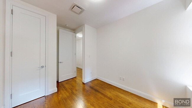 Building Photo - 116 E 60th St