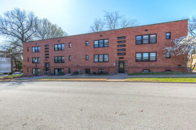 Building Photo - 1520 E 17th St