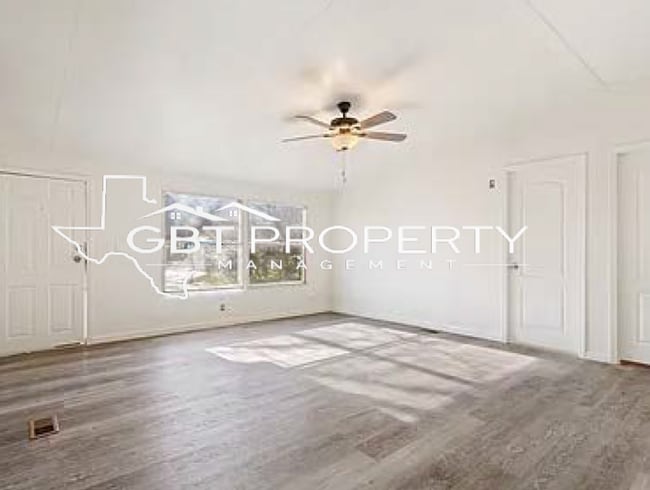 Building Photo - Beautiful 3/2 Home