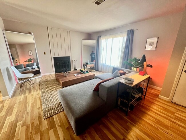 Foto del edificio - 3-bedroom 2 bath Home with Central AC - Fully Furnished