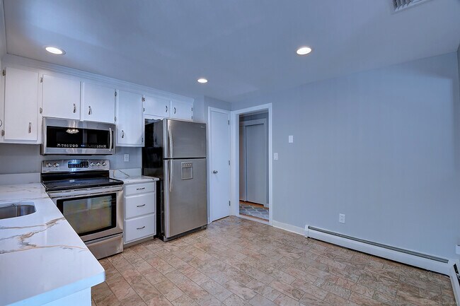 Building Photo - 115 Heywood Dr