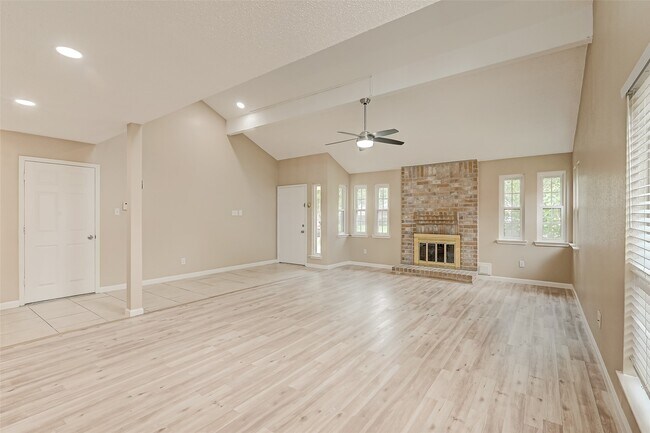 Foto del edificio - 2302 Brook View Ln