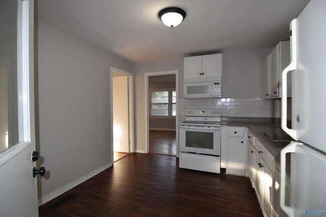 Foto del edificio - 411 Ewing St NW