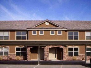 Building Photo - 3155 S Hidden Valley Dr