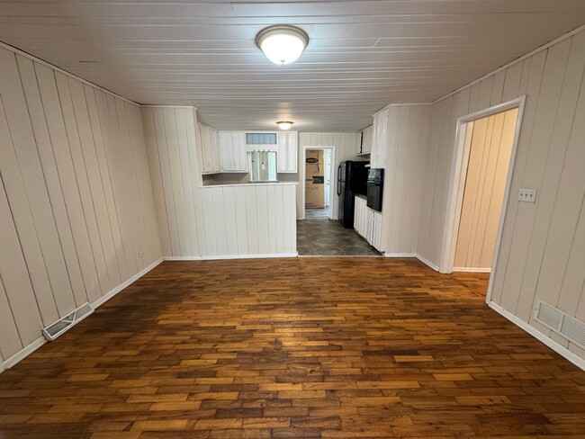 Building Photo - Nice 3/2 House in Summerville Park- $1,795