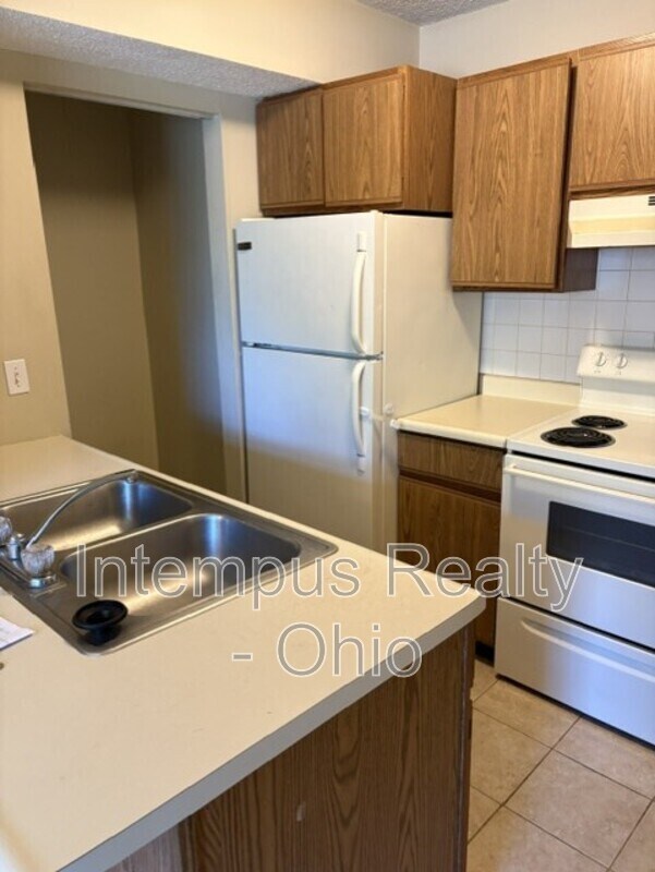 Foto del edificio - 7468 Huntington Dr