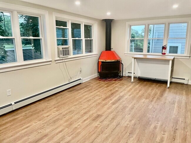 Building Photo - 37 Rockland St