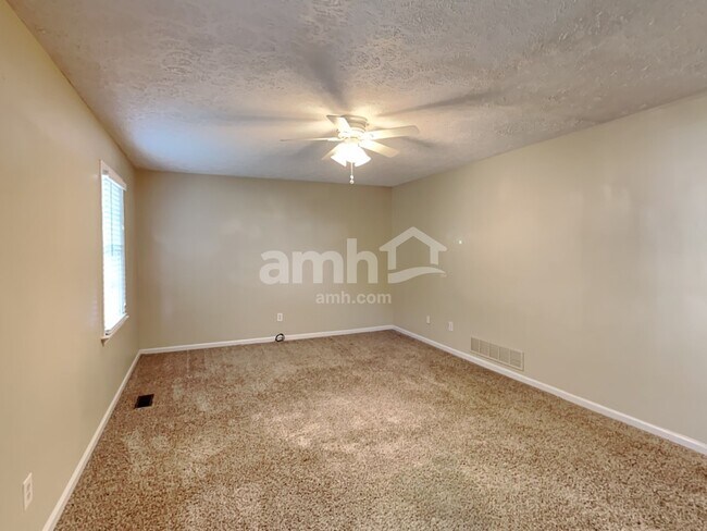 Building Photo - 534 Matthew Dr