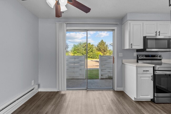 Building Photo - Sugar Pine