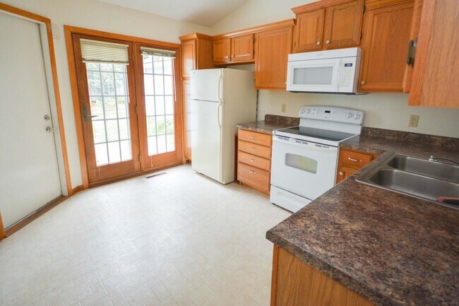 Foto del edificio - One Level Living in this 2br Townhome!