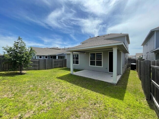 Foto del edificio - 8302 Cottage Rose Dr