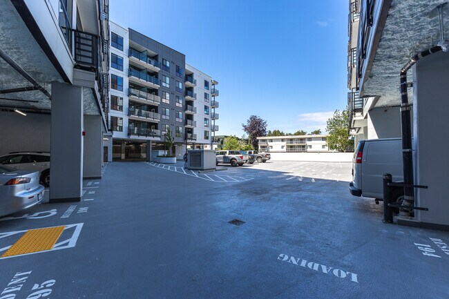 Photo du bâtiment - Brand New 2 Bedroom Living in the Heart of Langley