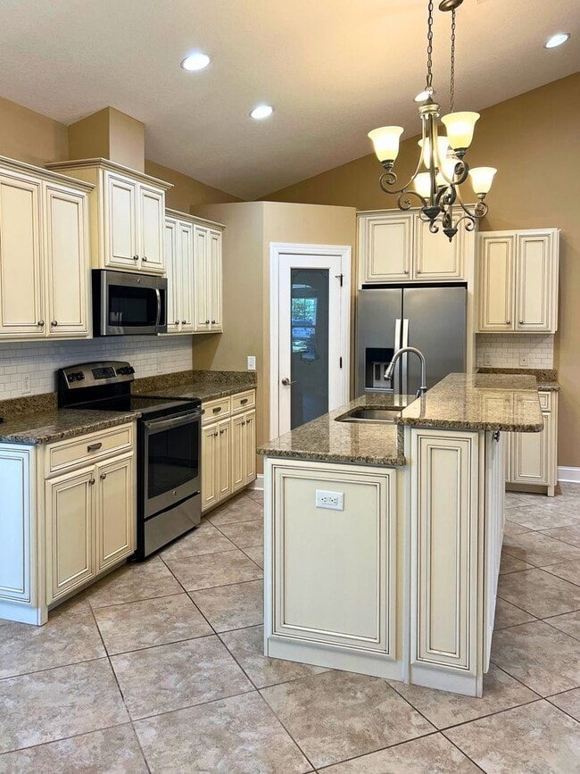 Building Photo - 4/2 with access to amenities, close to base!!