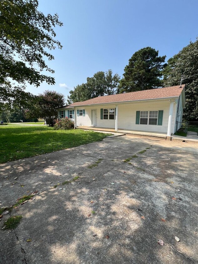 Primary Photo - 3 Bedroom, 2 Bath Home