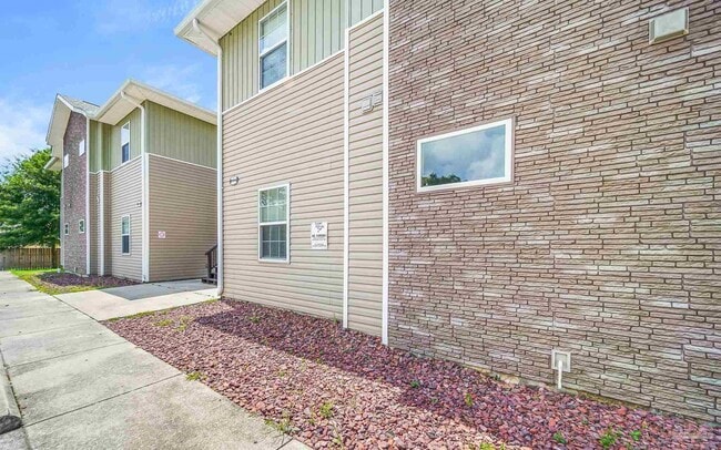 Building Photo - 7071 Lake Joanne Dr
