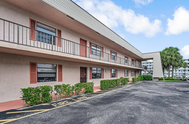 Foto del edificio - 135 Shore Ct