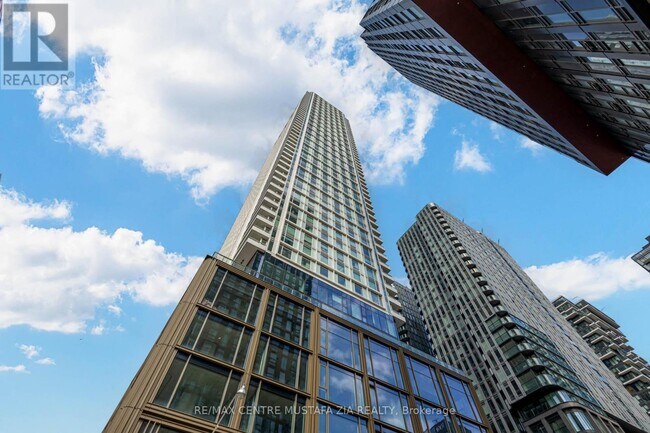 Building Photo - 88 Queen St E