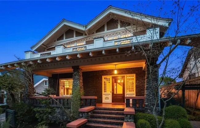 Building Photo - Elegant Montlake Craftsman