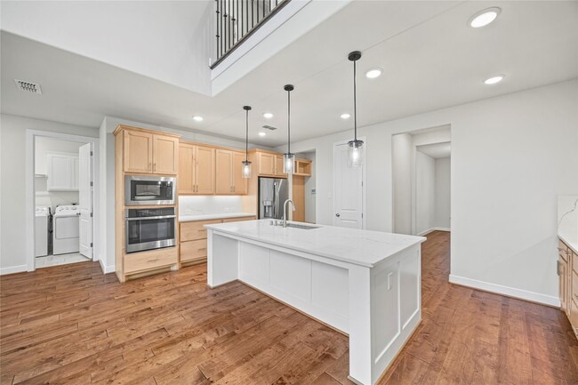 Building Photo - 4627 Clear Creek Dr