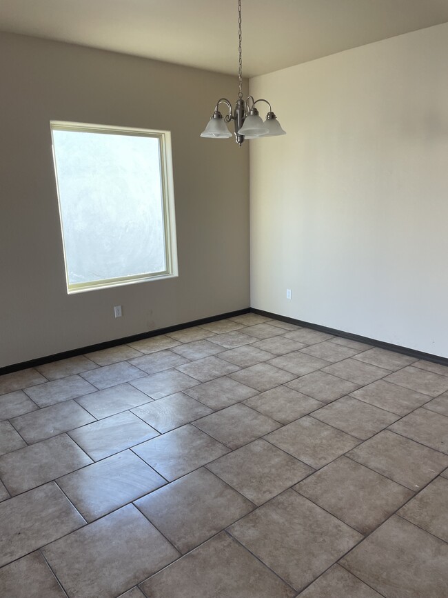 dinner room - 813 Ts Daniel Cadena Dr