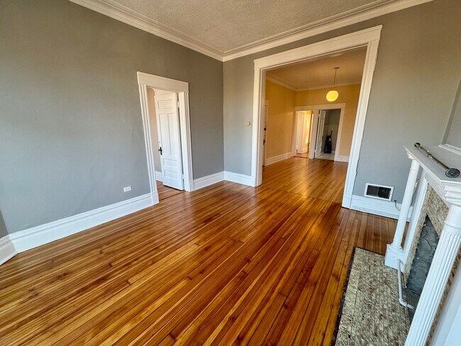 Foto del edificio - 1331 N Maplewood Ave