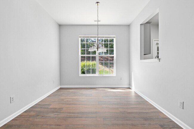 Foto del edificio - Available Early December! 3 Bed, 2.5 Ba In...