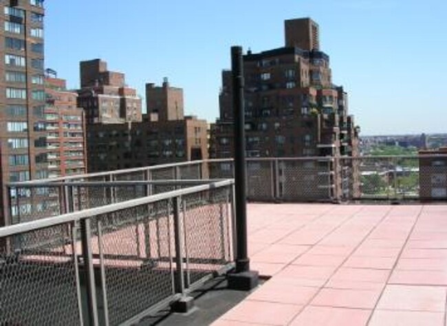 Building Photo - 520 E 81st St