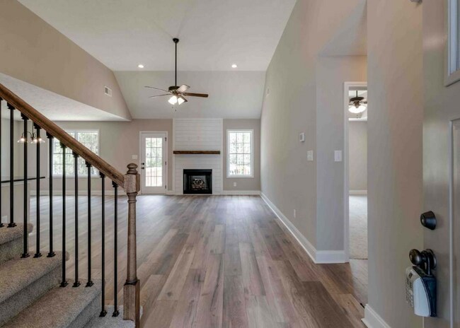 Building Photo - 180 Bonnell Dr