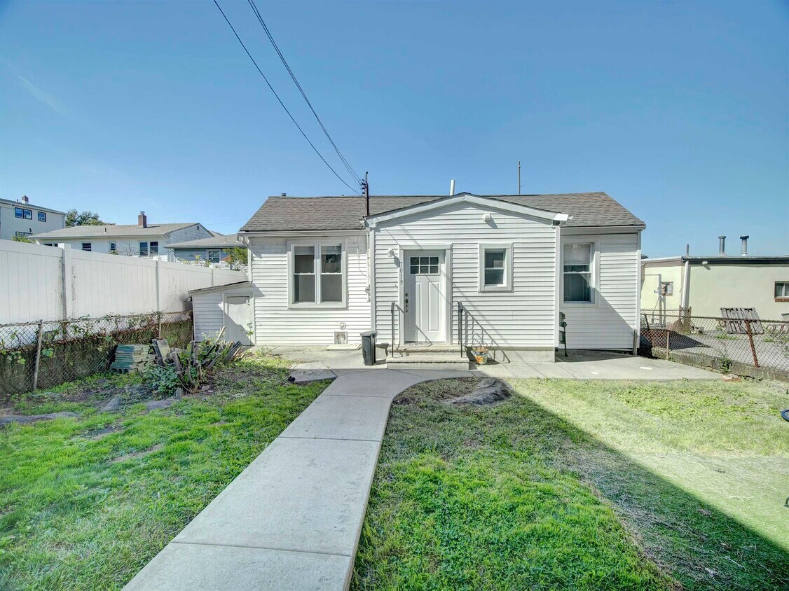 Foto principal - 7021 Durham Ave
