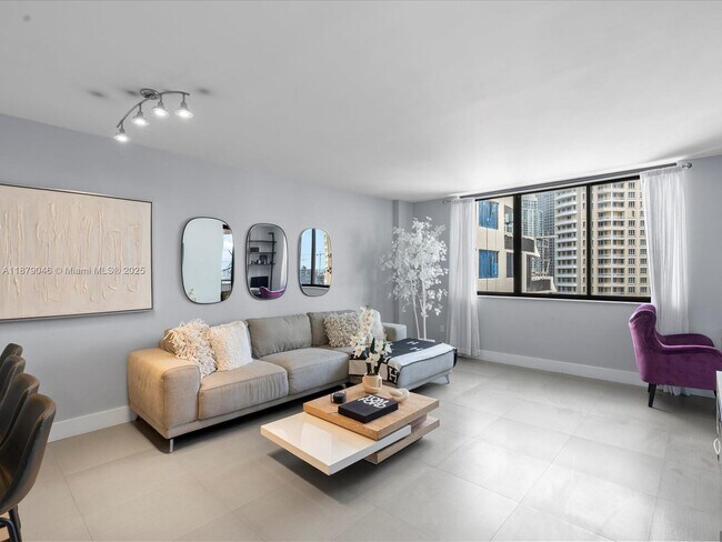 Building Photo - 540 Brickell Key Dr