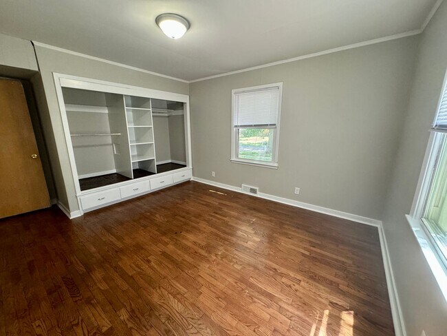 Building Photo - Charming 3 bedroom house close to Wesleyan