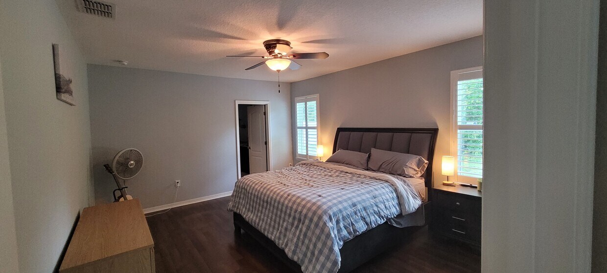 Foto principal - 910 Fallbrooke Ave