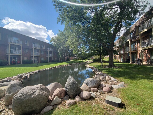 Building Photo - 2 Villa Verde Dr