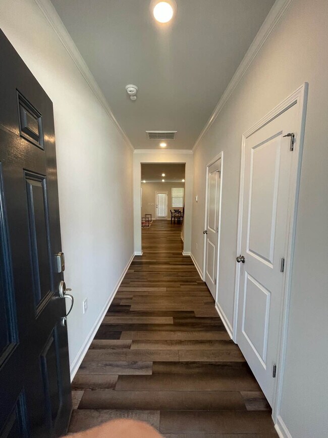 Foto del edificio - Room in Townhome on Hazy Hills Ln