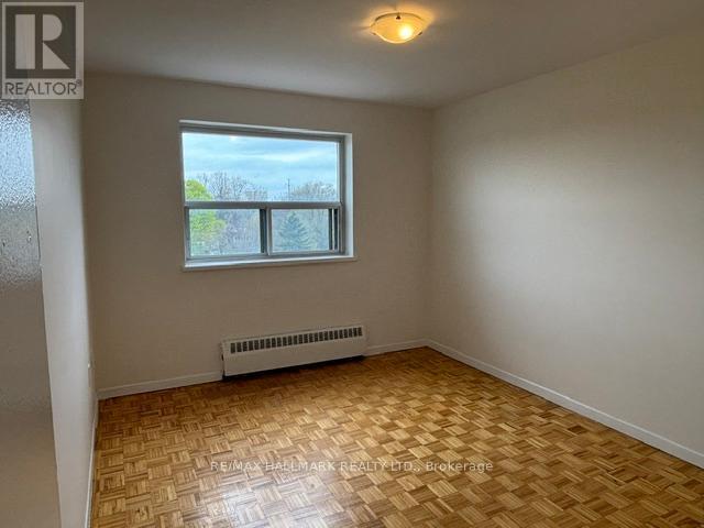 Photo du bâtiment - 515 N Service Rd