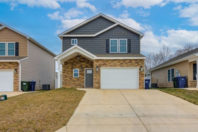 Charming New Build with Luxury Finishes, Covered Patio & Spacious Primary Suite - Charming New Build with Luxury Finishes, Covered Patio & Spacious Primary Suite House