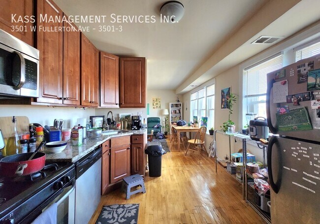 Building Photo - Remodeled Logan Square 2 Bed, New Kit, SS,...