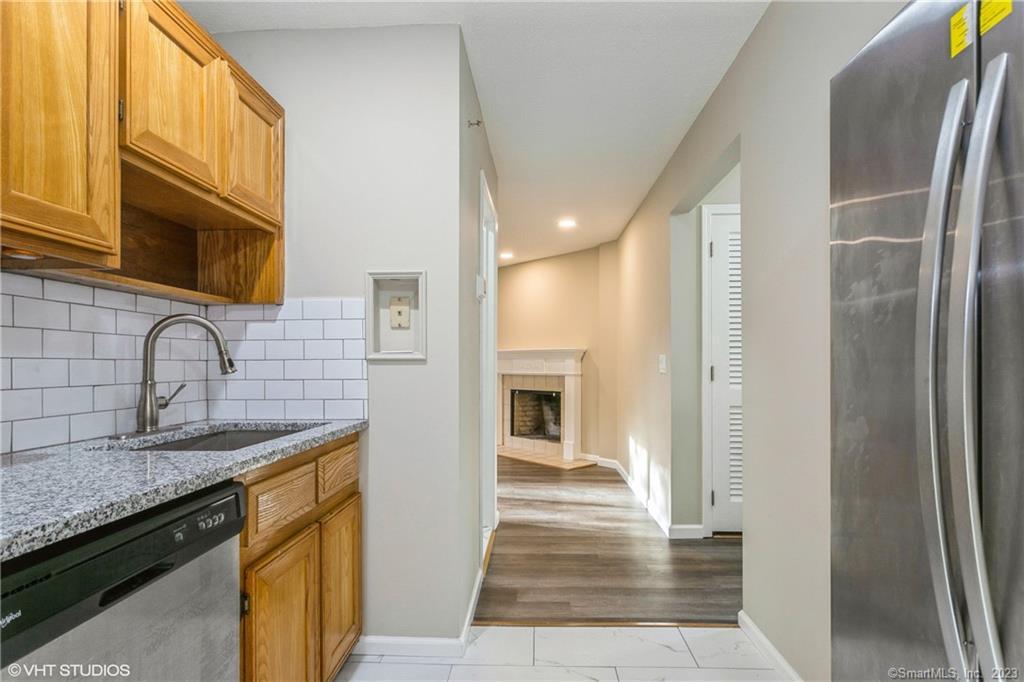 27 Crows Nest Ln Unit 18q, Danbury, CT 06810 Condo for Rent in