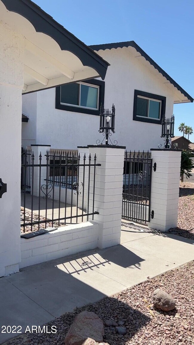 Foto del edificio - 1403 E Minton Dr
