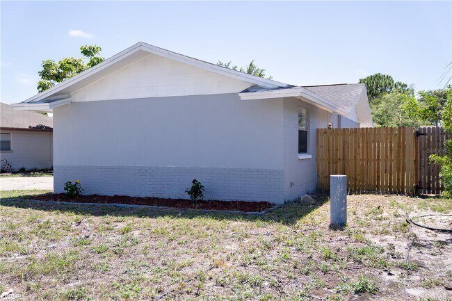 Building Photo - 4 br, 2 bath House - 1710 R Stonehaven Way